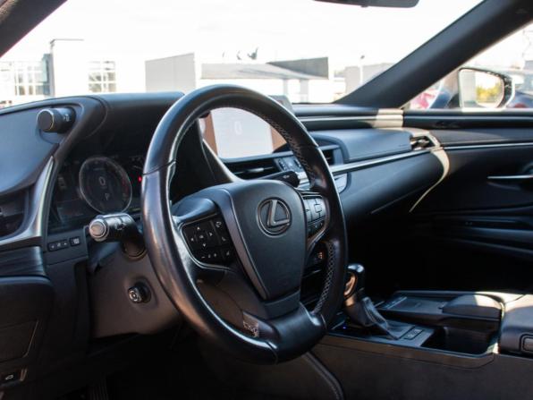 Lexus ES VII с пробегом 2018 года, цена 3 548 000 рублей, 121139 км, седан, Автокод Объявления