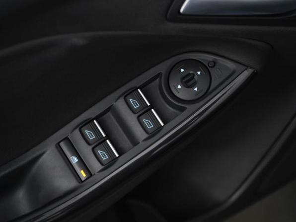 Ford Focus III Рестайлинг с пробегом 2016 года, цена 1 347 077 рублей, 112846 км, хэтчбек, Автокод Объявления