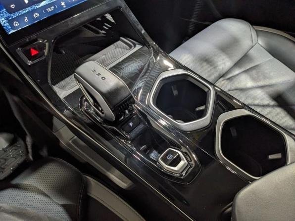 Geely Atlas II с пробегом 2024 года, цена 2 950 000 рублей, 9811 км, внедорожник, Автокод Объявления