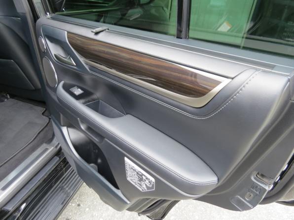 Lexus LX III Рестайлинг 2 с пробегом 2021 года, цена 13 350 000 рублей, 70500 км, внедорожник, Автокод Объявления