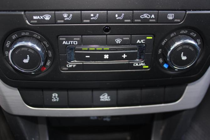Skoda Yeti I Рестайлинг с пробегом 2016 года, цена 1 187 000 рублей, 186341 км, внедорожник, Автокод Объявления