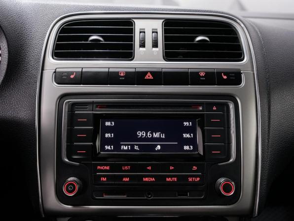 Volkswagen Polo V Рестайлинг с пробегом 2016 года, цена 898 000 рублей, 227000 км, седан, Автокод Объявления
