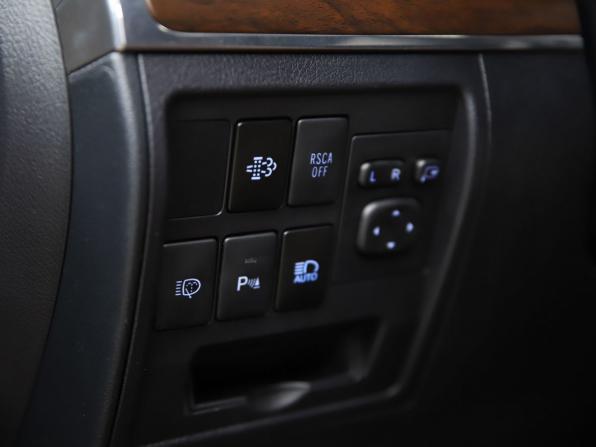 Toyota Land Cruiser 200 Series Рестайлинг 2 с пробегом 2016 года, цена 6 750 000 рублей, 215120 км, внедорожник, Автокод Объявления