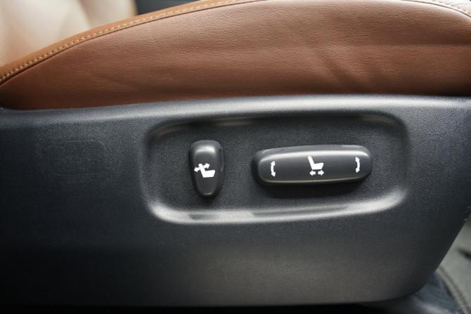 Toyota Land Cruiser 200 Series Рестайлинг 2 с пробегом 2015 года, цена 5 350 000 рублей, 229000 км, внедорожник, Автокод Объявления