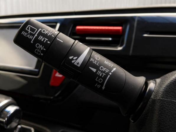 Honda Stepwgn V Рестайлинг с пробегом 2017 года, цена 2 307 000 рублей, 120875 км, минивэн, Автокод Объявления