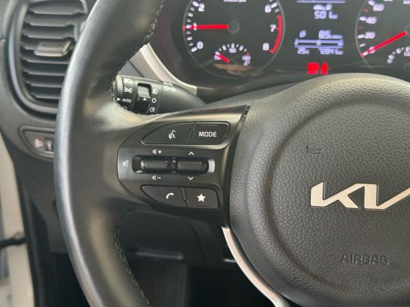 Kia Rio IV Рестайлинг с пробегом 2022 года, цена 1 799 000 рублей, 72837 км, хэтчбек, Автокод Объявления