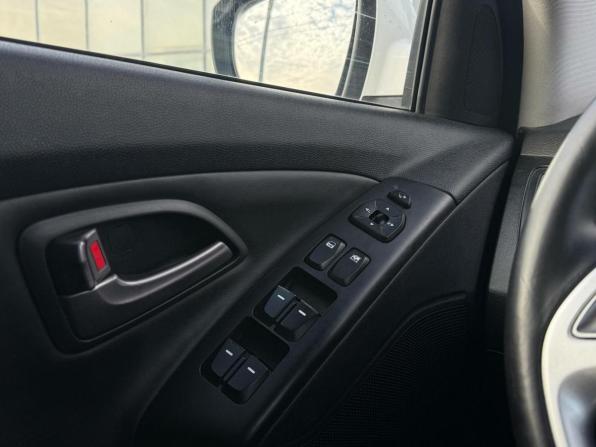 Hyundai ix35 I Рестайлинг с пробегом 2013 года, цена 1 170 000 рублей, 241591 км, внедорожник, Автокод Объявления