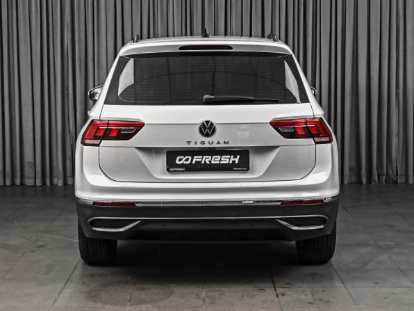 Volkswagen Tiguan II Рестайлинг с пробегом 2021 года, цена 2 374 000 рублей, 109571 км, внедорожник, Автокод Объявления