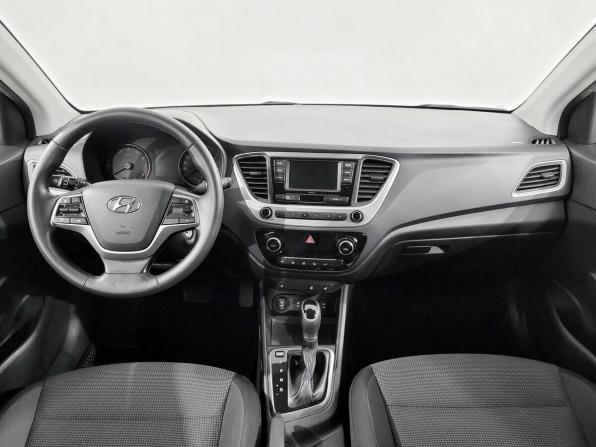 Hyundai Solaris II с пробегом 2017 года, цена 1 090 000 рублей, 232944 км, седан, Автокод Объявления