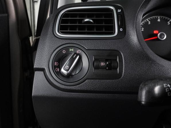 Volkswagen Polo V Рестайлинг с пробегом 2017 года, цена 1 097 000 рублей, 94590 км, седан, Автокод Объявления