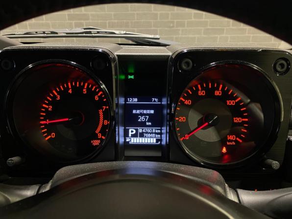 Suzuki Jimny IV с пробегом 2018 года, цена 1 855 000 рублей, 76847 км, внедорожник, Автокод Объявления