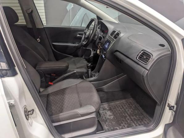 Volkswagen Polo V Рестайлинг с пробегом 2018 года, цена 1 200 000 рублей, 131089 км, седан, Автокод Объявления