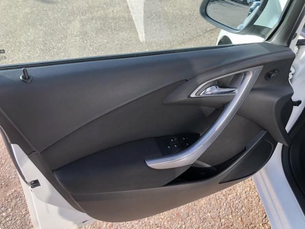 Opel Astra J Рестайлинг с пробегом 2013 года, цена 749 300 рублей, 185000 км, хэтчбек, Автокод Объявления