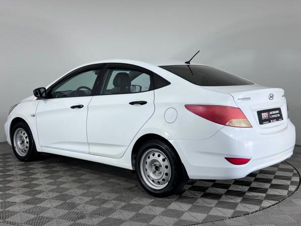 Hyundai Solaris I с пробегом 2013 года, цена 670 000 рублей, 172040 км, седан, Автокод Объявления