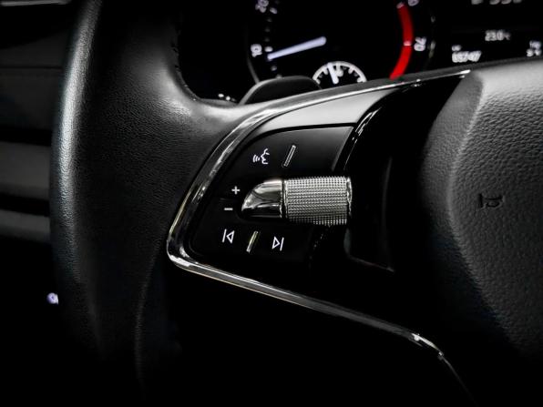 Skoda Octavia IV (A8) с пробегом 2021 года, цена 2 190 000 рублей, 65726 км, лифтбек, Автокод Объявления