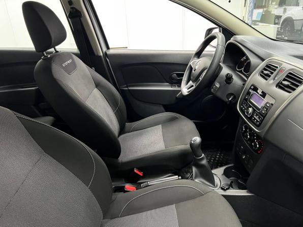 Renault Logan II Рестайлинг с пробегом 2018 года, цена 1 150 000 рублей, 64000 км, седан, Автокод Объявления