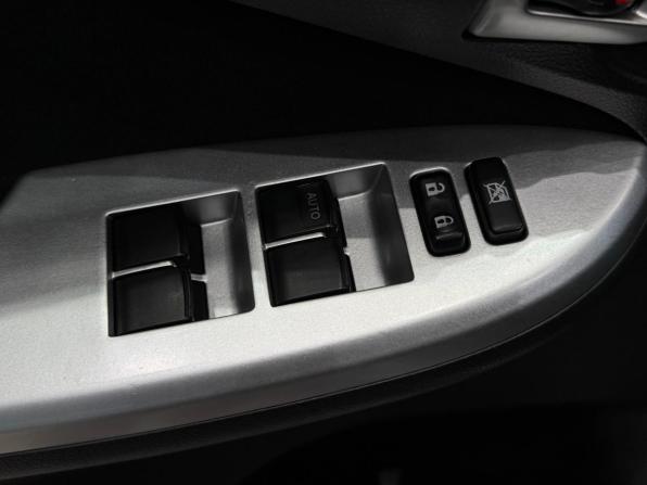Toyota Corolla X (E140 E150) Рестайлинг с пробегом 2012 года, цена 1 100 000 рублей, 202330 км, седан, Автокод Объявления