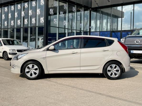 Hyundai Solaris I Рестайлинг с пробегом 2015 года, цена 850 000 рублей, 159900 км, хэтчбек, Автокод Объявления