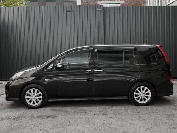 Toyota ISis I Рестайлинг с пробегом 2010 года, цена 1 270 000 рублей, 112707 км, минивэн, Автокод Объявления