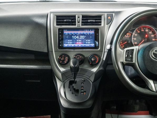 Toyota Ractis II с пробегом 2013 года, цена 860 000 рублей, 137646 км, хэтчбек, Автокод Объявления