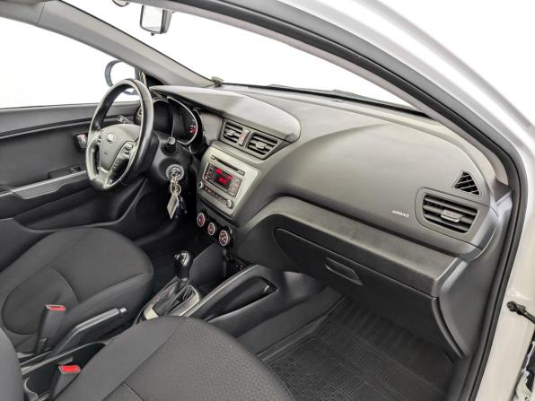 Kia Rio III Рестайлинг с пробегом 2017 года, цена 1 320 000 рублей, 69162 км, хэтчбек, Автокод Объявления