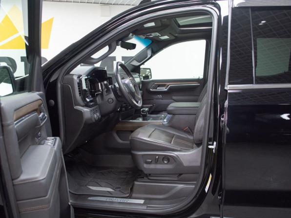 Chevrolet Silverado IV (T1XX) Рестайлинг с пробегом 2023 года, цена 9 499 000 рублей, 10195 км, offers.body_type.unknown, Автокод Объявления