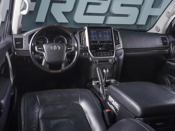 Toyota Land Cruiser 200 Series Рестайлинг 2 с пробегом 2018 года, цена 7 350 000 рублей, 165318 км, внедорожник, Автокод Объявления