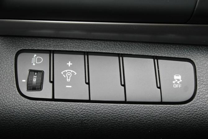 Hyundai Elantra VI (AD) Рестайлинг с пробегом 2019 года, цена 1 625 000 рублей, 112000 км, седан, Автокод Объявления