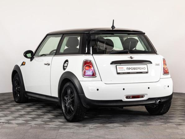Mini Hatch II (R56) Рестайлинг с пробегом 2011 года, цена 849 000 рублей, 210254 км, хэтчбек, Автокод Объявления