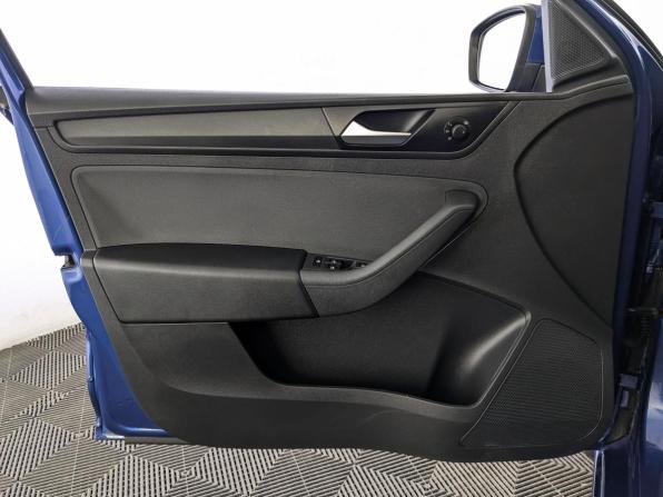 Volkswagen Polo VI с пробегом 2021 года, цена 1 575 000 рублей, 76909 км, лифтбек, Автокод Объявления
