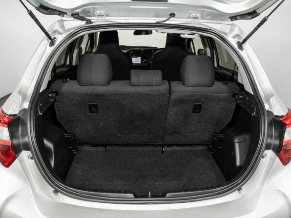 Toyota Vitz III (XP130) Рестайлинг 2 с пробегом 2017 года, цена 899 500 рублей, 186340 км, хэтчбек, Автокод Объявления