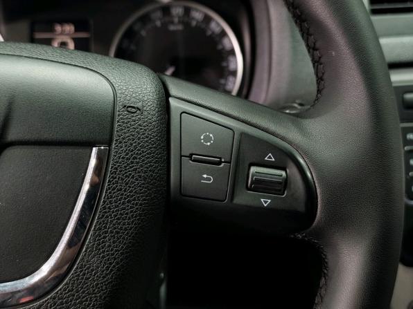Skoda Octavia II (A5) Рестайлинг с пробегом 2012 года, цена 999 000 рублей, 128359 км, лифтбек, Автокод Объявления