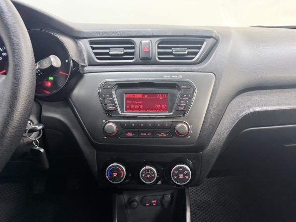 Kia Rio III Рестайлинг с пробегом 2017 года, цена 1 080 000 рублей, 137309 км, седан, Автокод Объявления