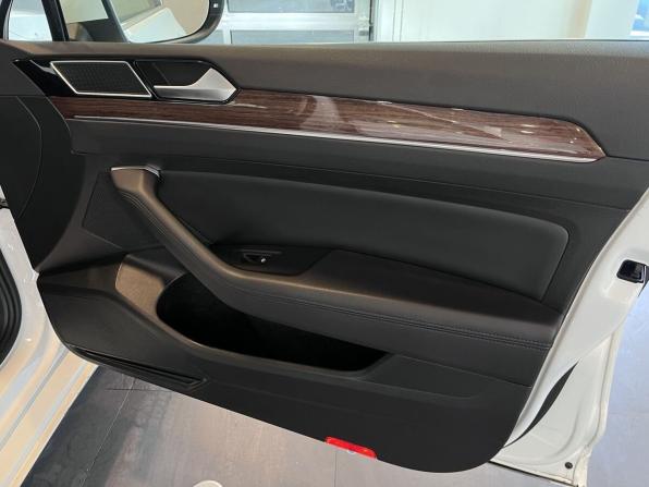Volkswagen Passat B8 с пробегом 2018 года, цена 2 260 000 рублей, 110615 км, седан, Автокод Объявления