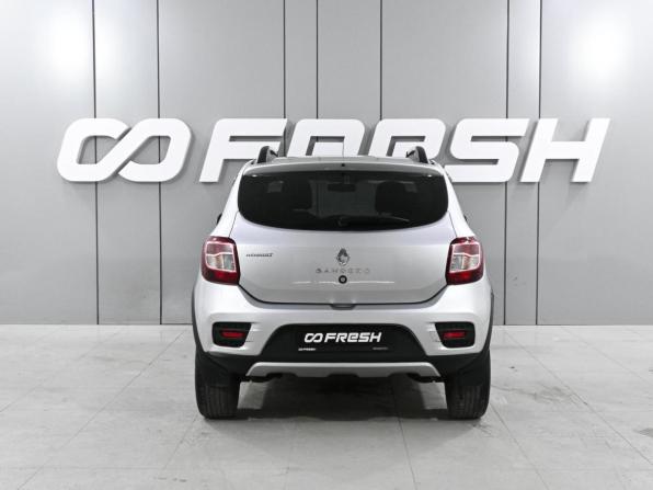 Renault Sandero II Рестайлинг с пробегом 2018 года, цена 989 000 рублей, 210690 км, хэтчбек, Автокод Объявления