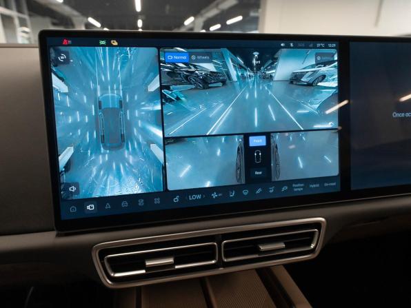 Li Auto (Lixiang) L7 I Рестайлинг с пробегом 2025 года, цена 8 450 000 рублей, 50 км, внедорожник, Автокод Объявления