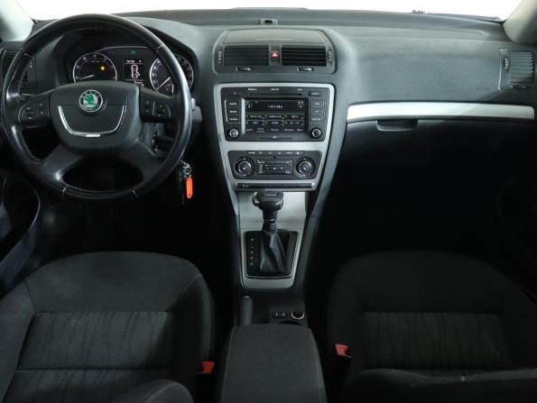Skoda Octavia II (A5) Рестайлинг с пробегом 2013 года, цена 949 000 рублей, 87671 км, лифтбек, Автокод Объявления