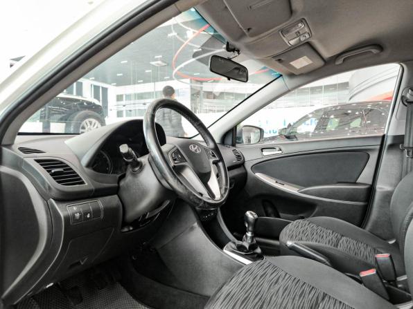 Hyundai Solaris I Рестайлинг с пробегом 2015 года, цена 899 000 рублей, 135180 км, седан, Автокод Объявления