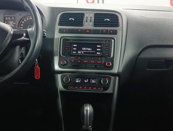 Volkswagen Polo V Рестайлинг с пробегом 2015 года, цена 799 000 рублей, 250000 км, седан, Автокод Объявления