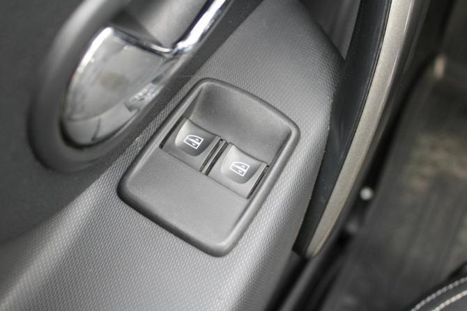 Renault Sandero II Рестайлинг с пробегом 2019 года, цена 990 000 рублей, 117000 км, хэтчбек, Автокод Объявления