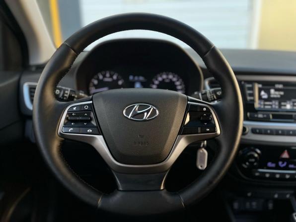 Hyundai Solaris II с пробегом 2017 года, цена 1 170 000 рублей, 137537 км, седан, Автокод Объявления