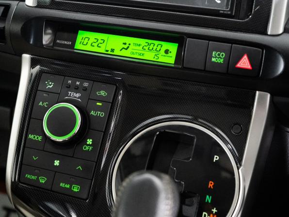 Toyota Wish II Рестайлинг с пробегом 2016 года, цена 1 400 000 рублей, 138401 км, минивэн, Автокод Объявления