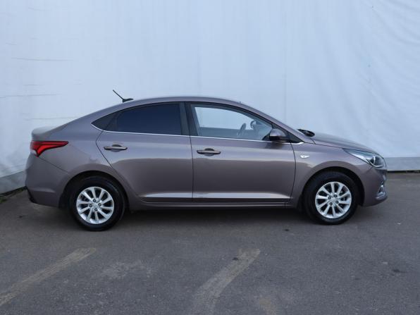 Hyundai Solaris II с пробегом 2018 года, цена 1 350 000 рублей, 101787 км, седан, Автокод Объявления