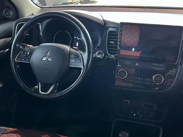 Mitsubishi Outlander III Рестайлинг 3 с пробегом 2018 года, цена 1 920 000 рублей, 189293 км, внедорожник, Автокод Объявления