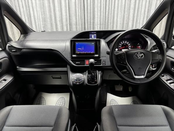 Toyota Voxy III (R80) Рестайлинг с пробегом 2018 года, цена 2 700 000 рублей, 88347 км, минивэн, Автокод Объявления