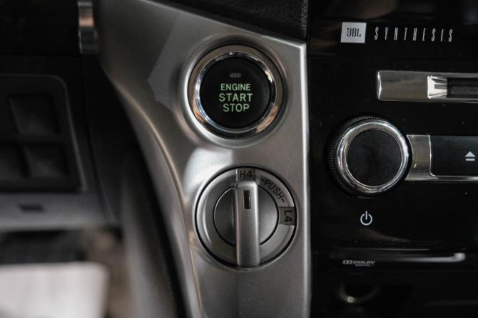 Toyota Land Cruiser 200 Series Рестайлинг 1 с пробегом 2012 года, цена 3 469 000 рублей, 273000 км, внедорожник, Автокод Объявления