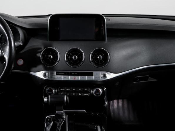 Kia Stinger I с пробегом 2018 года, цена 1 980 000 рублей, 97883 км, лифтбек, Автокод Объявления