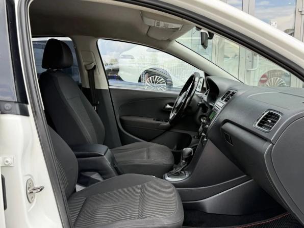 Volkswagen Polo V с пробегом 2013 года, цена 650 000 рублей, 292456 км, седан, Автокод Объявления