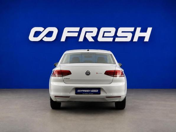 Volkswagen Passat B8 с пробегом 2018 года, цена 1 598 055 рублей, 152275 км, седан, Автокод Объявления