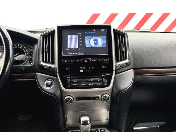 Toyota Land Cruiser 200 Series Рестайлинг 2 с пробегом 2016 года, цена 4 590 000 рублей, 400356 км, внедорожник, Автокод Объявления